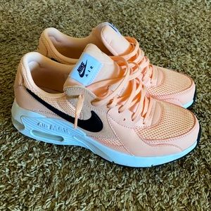 Nike women’s AirMax Excee